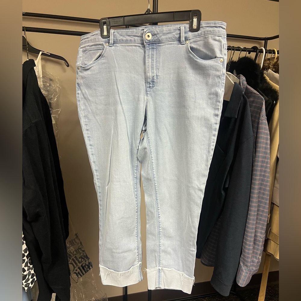 J Jill Authentic Denim. Cropped Blue Jeans. Size 14